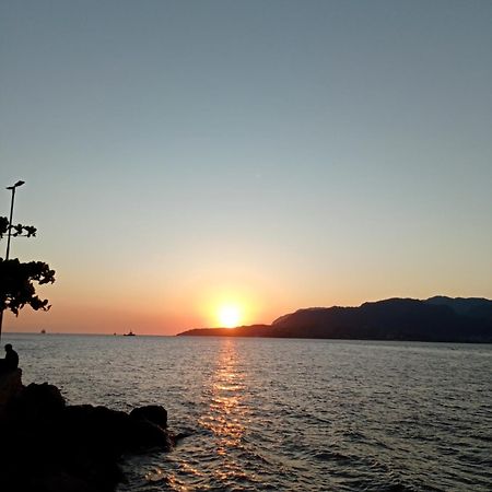 Suite Pe Na Areia- Espaco Independente Na Praia Do Curral Com Localizacao Privilegiada - Simplicidade E Comodidade Com O Por Do Sol Mais Lindo De Ilhabela - Melhor Custo Beneficio Para Ate 4 Pessoas , Na Av Jose Pacheco Do Nascimento Nº 7682 Exteriör bild